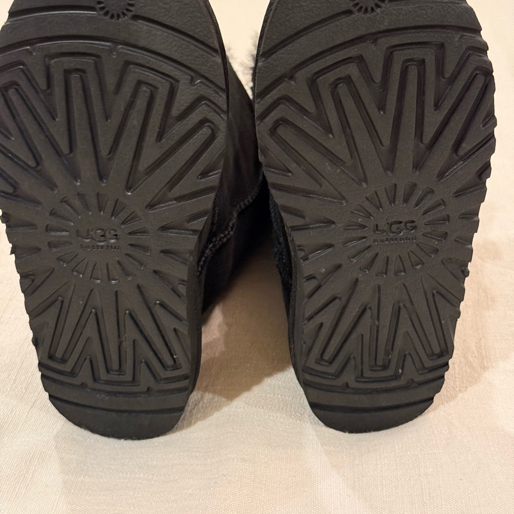 UGG Black Bailey Button Sheepskin Boots - Picture 6 of 11